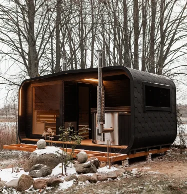67abda6fb0a5ad54acf8378d_outdoor-sauna-side-view
